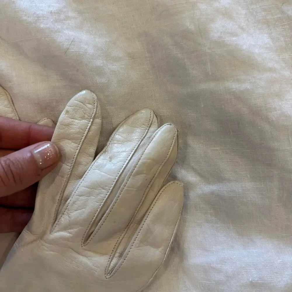 Fownes Women’s 7.5 Gloves Cream Leather Vintage Gloves